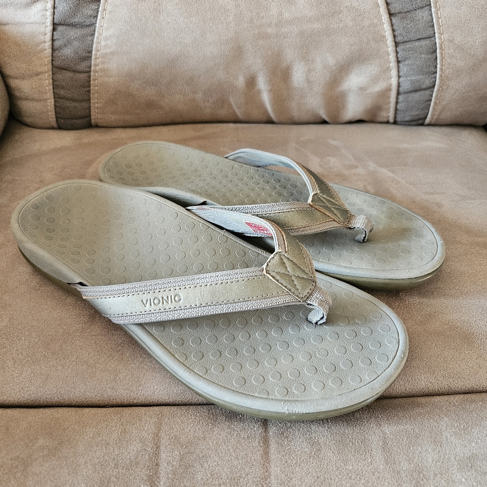 Vionic Women's Sandals in Light Gray women’s size 9